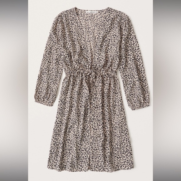 Abercrombie & Fitch Other - Abercrombie & Fitch Women’s Puff Sleeve Kimono Tan Leopard Size Medium